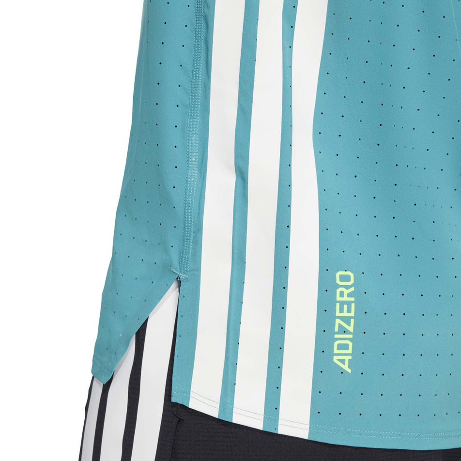 Close up of the Adizero branding on the adidas Men's Adizero Tee in the Powder Teal colourway. (8663046881442)