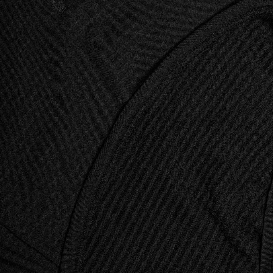 Close-up view of the fabric on the SAYSKY Men's Blaze Long Sleeve Light Fleece in the Black colourway. (8787584942242)