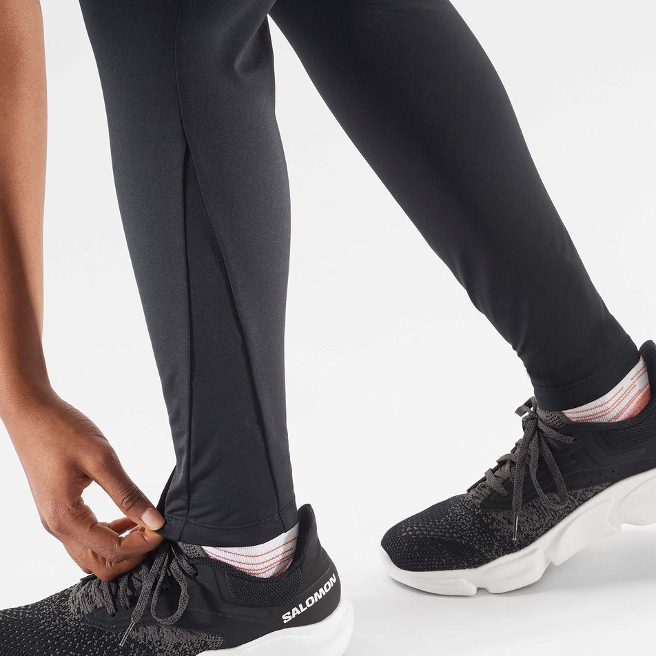 Close-up example of the stretch in the fabric at the ankle section of a pair of Salomon Women's Cross Warm 28