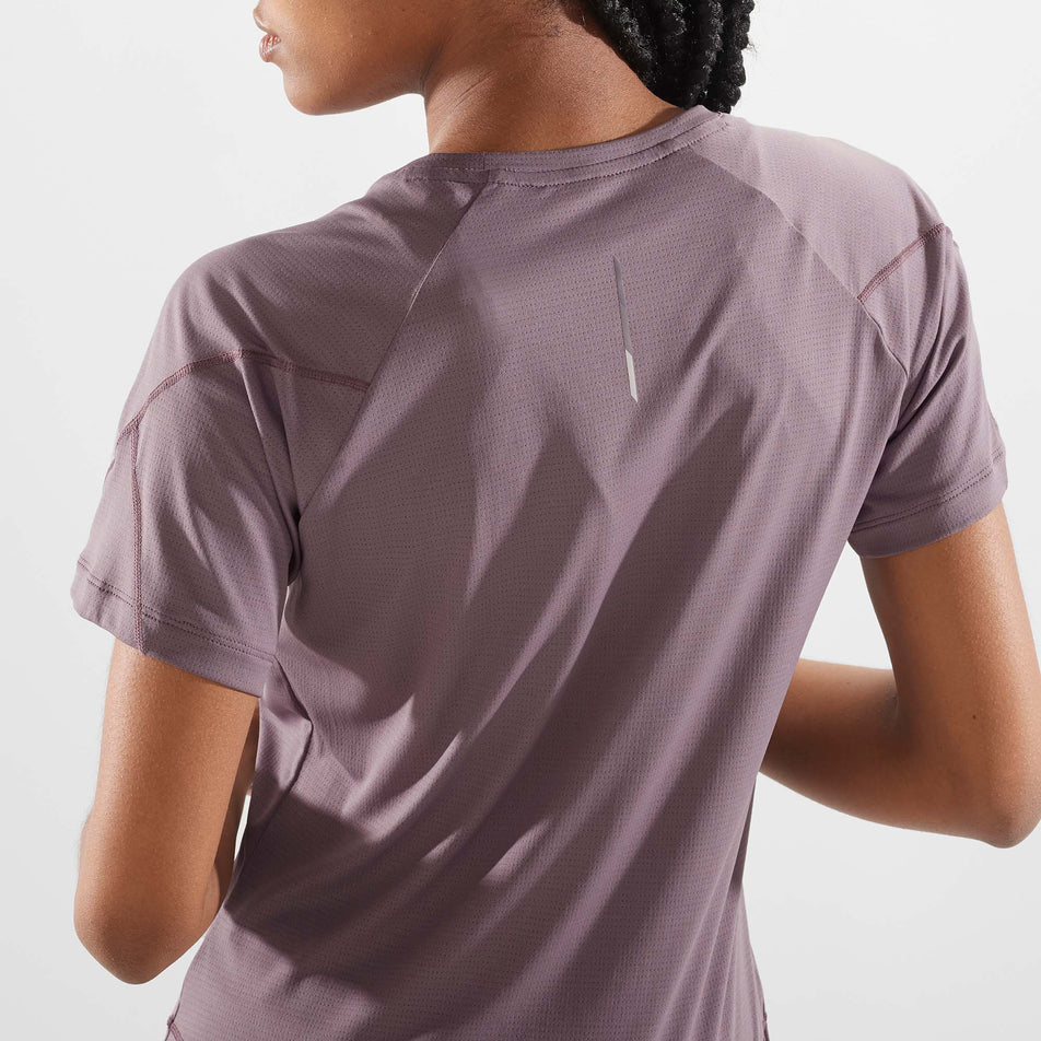 Close-up back view of a model wearing a Salomon Women's Cross Run Short Sleeve T-Shirt in the Moonscape colourway (7999423840418)
