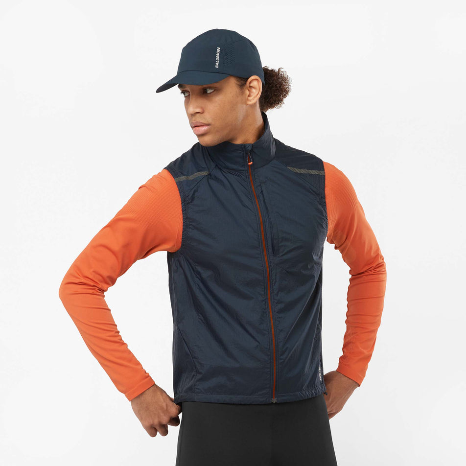Front view of a model wearing a Salomon Men's Sense Flow Vest in the Carbon/Carbon colourway (8071113769122)
