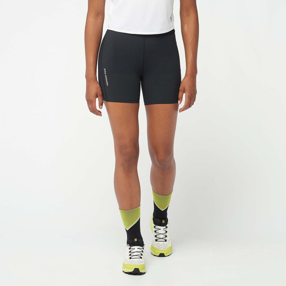 Front view of a model wearing a pair of Salomon Women's Sense Aero 5