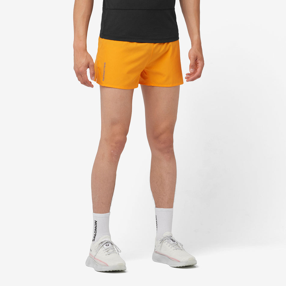 Front view of a model wearing a pair of Salomon Men's Cross 3