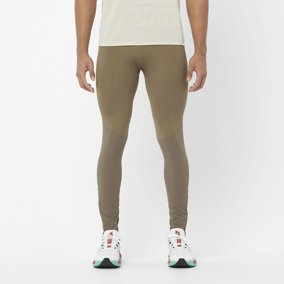 Front view of a model wearing the Salomon Men's Sense Aero Stow Tights in the Shitake colourway. Model is also wearing a top and shoes. (8509599318178)