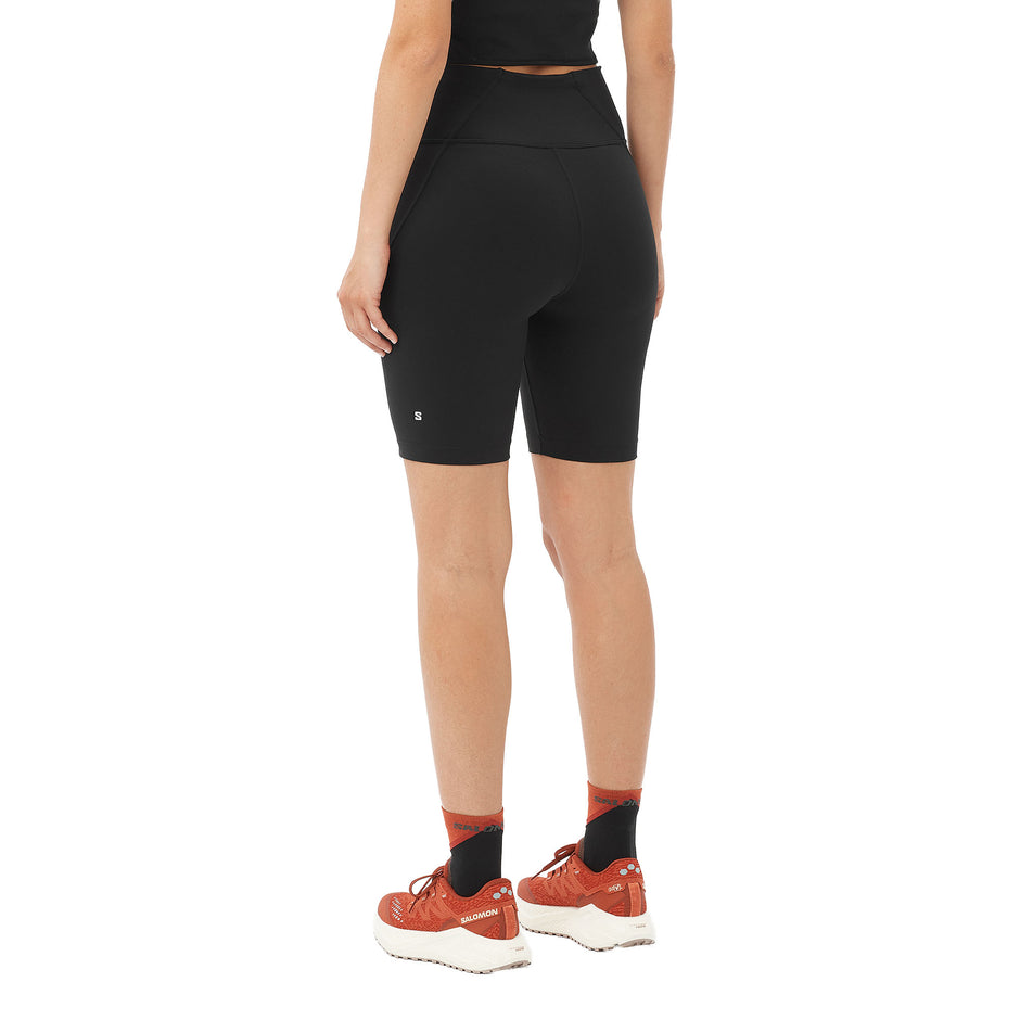 Back view of a model wearing the Salomon Women's SHAKEout BLISS 8