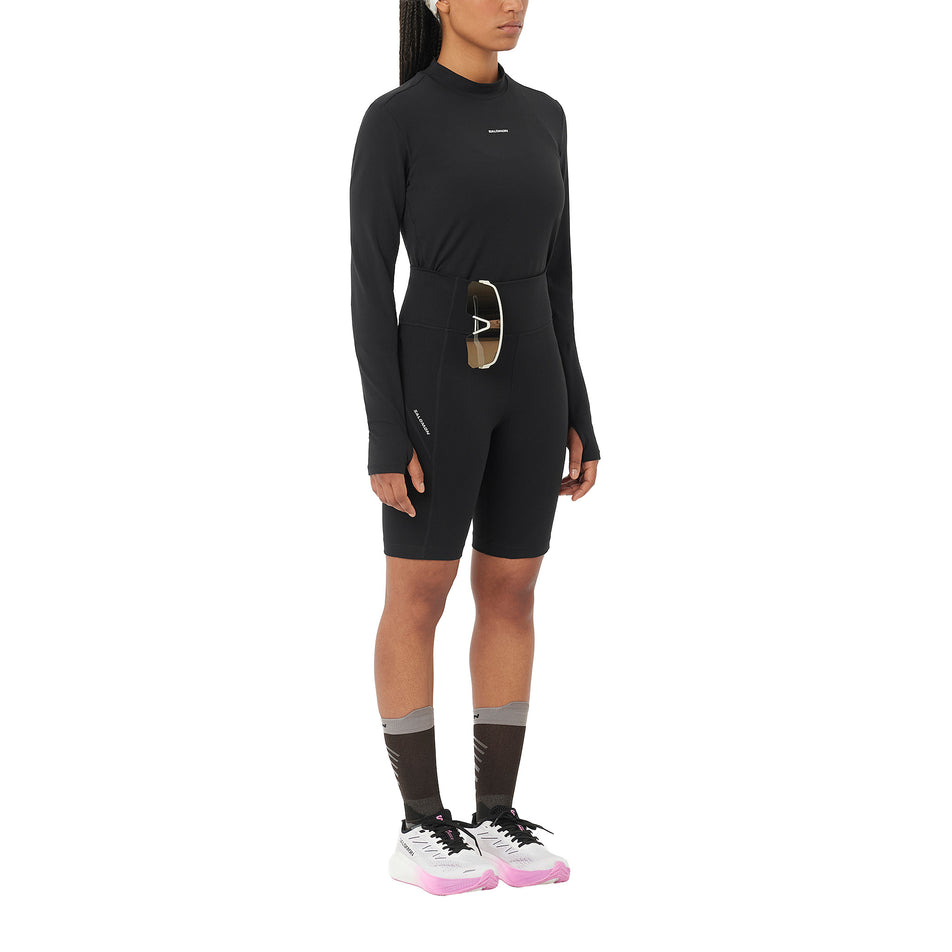 Front view of a model wearing the Salomon Women's SHAKEout BLISS 8