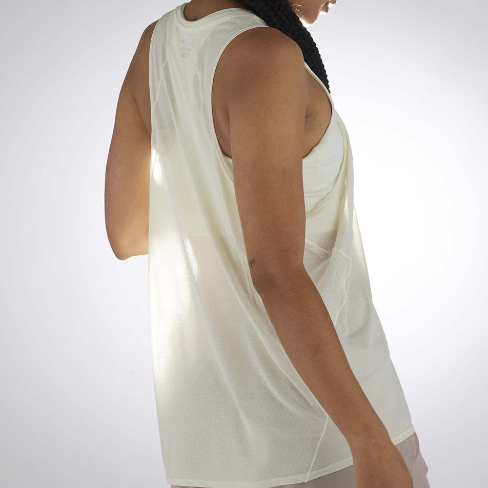 Side view of a model wearing the Salomon Women's SHKout Air Tank in the Icicle colourway. (8577945567394)