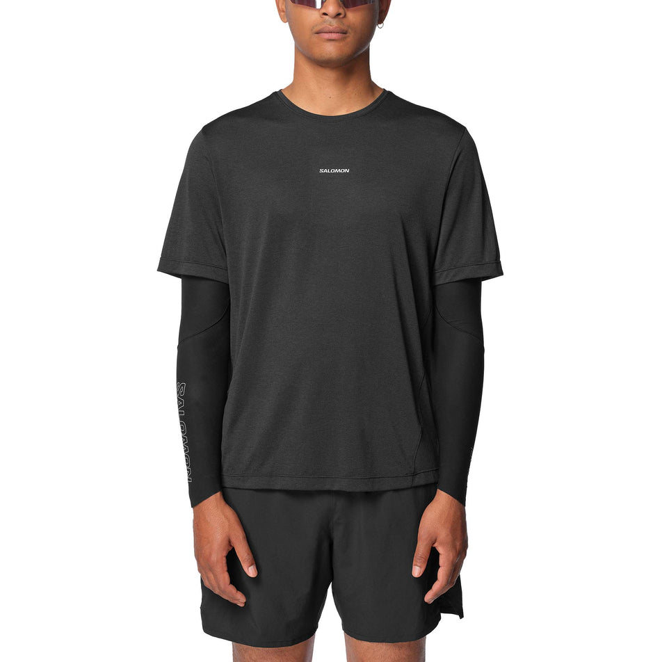 Front view of a model wearing the Salomon Men's SHKout Core SS Tee in the Deep Black colourway.