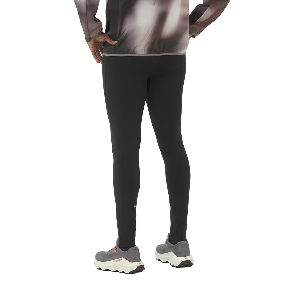 Back view of a model wearing the Salomon Men's SHAKEout CORE Tights in theDeep Black colourway. (8736846545058)