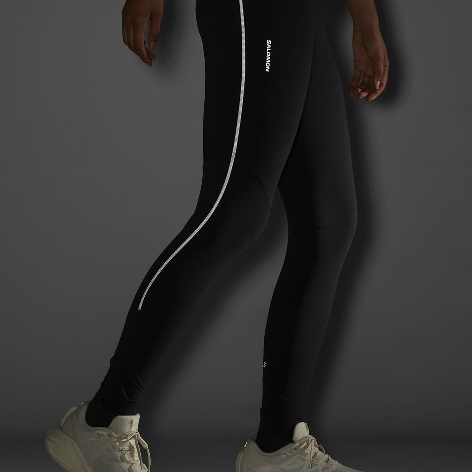 The reflective details on the Salomon Women's Sense Aero Stow Tights in the Deep Black colourway. (8727044685986)