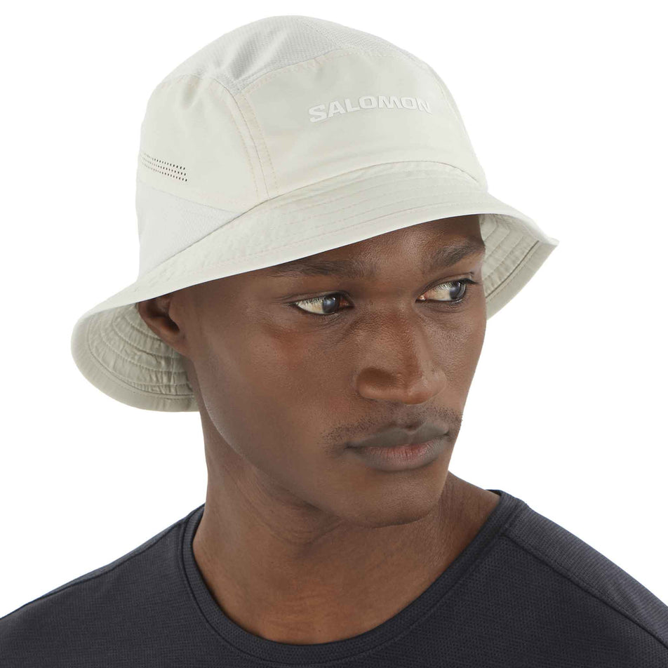 Front view of a model wearing the Salomon Unisex SHKout Bucket Hat in the Icicle colourway. (8577880490146)