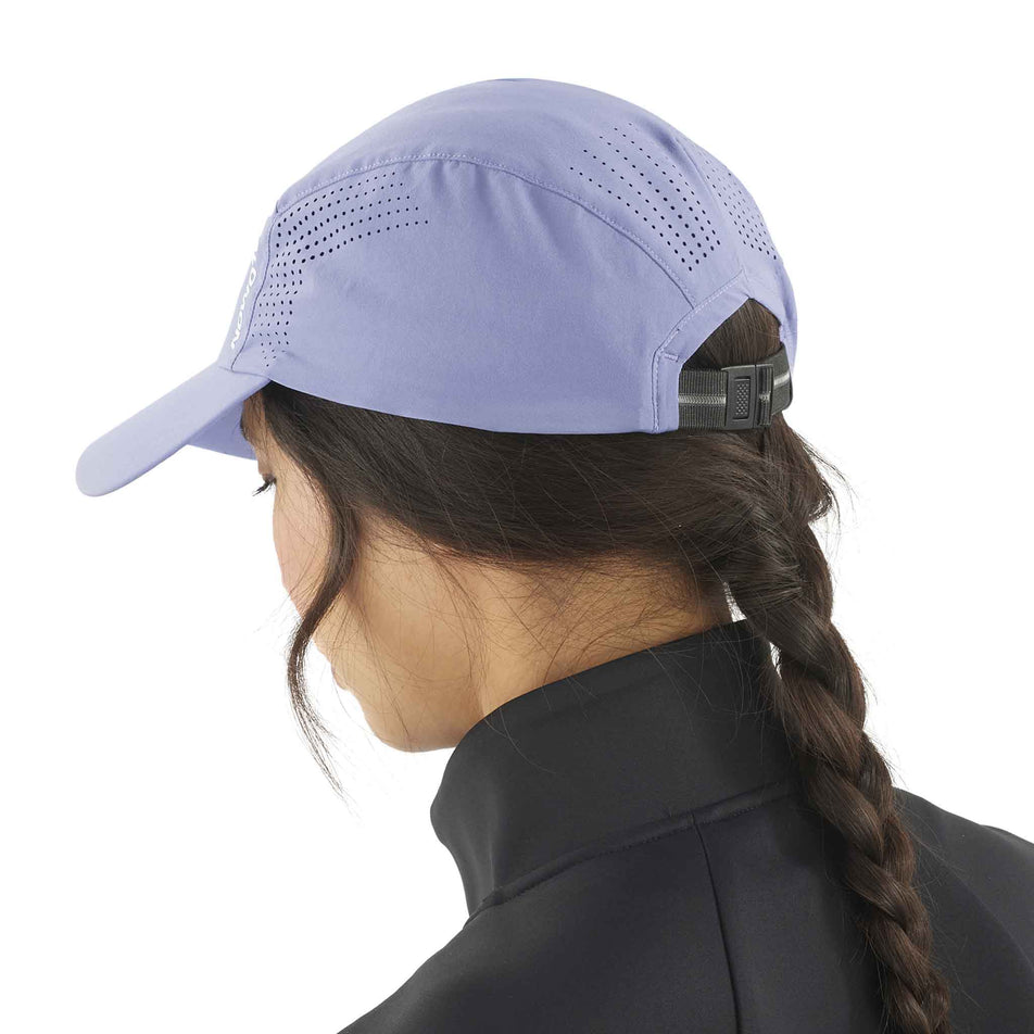 Back view of a model wearing the Salomon Unisex SHKout Cap in the Blue Granite colourway. (8575964676258)