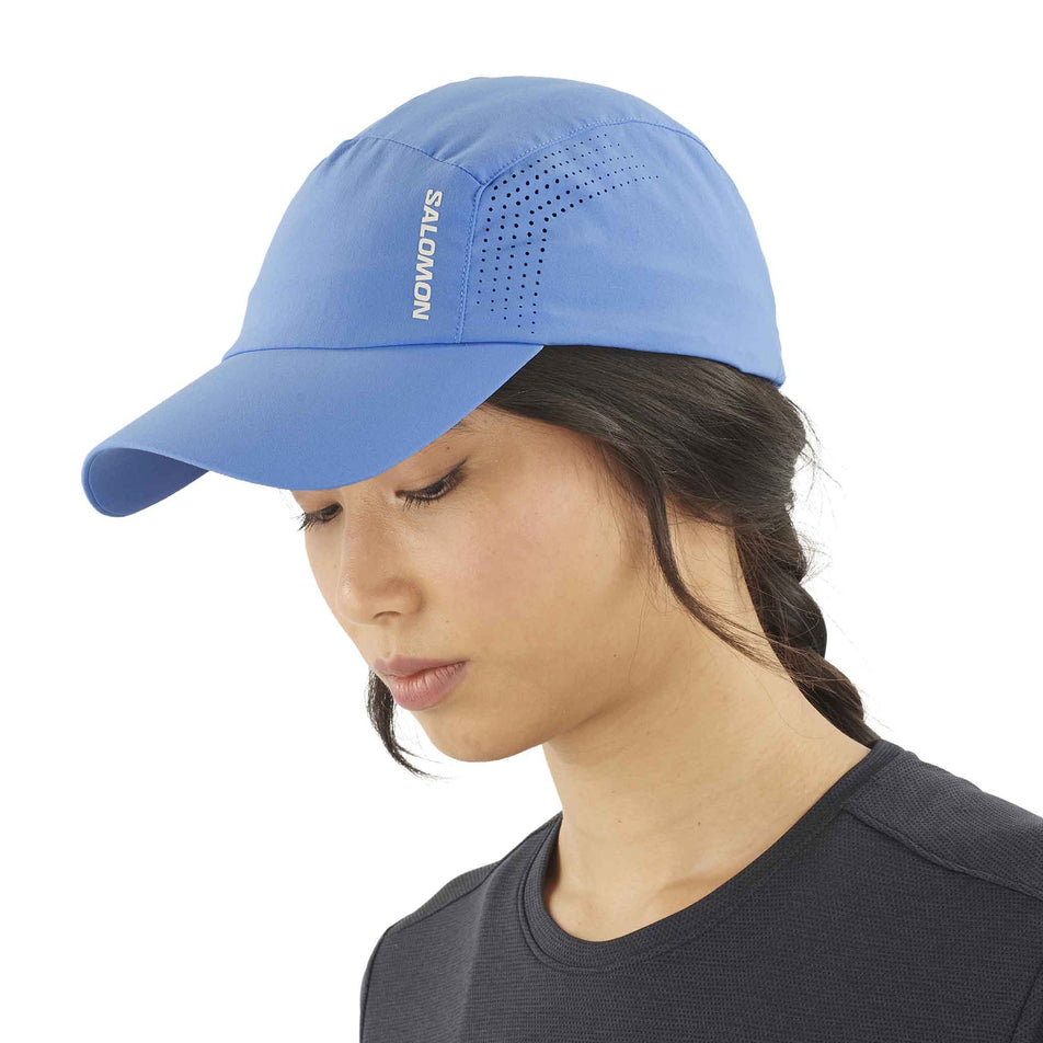 Front view of a model wearing the Salomon Unisex SHKout Cap in the Ultramarine colourway. (8577916829858)