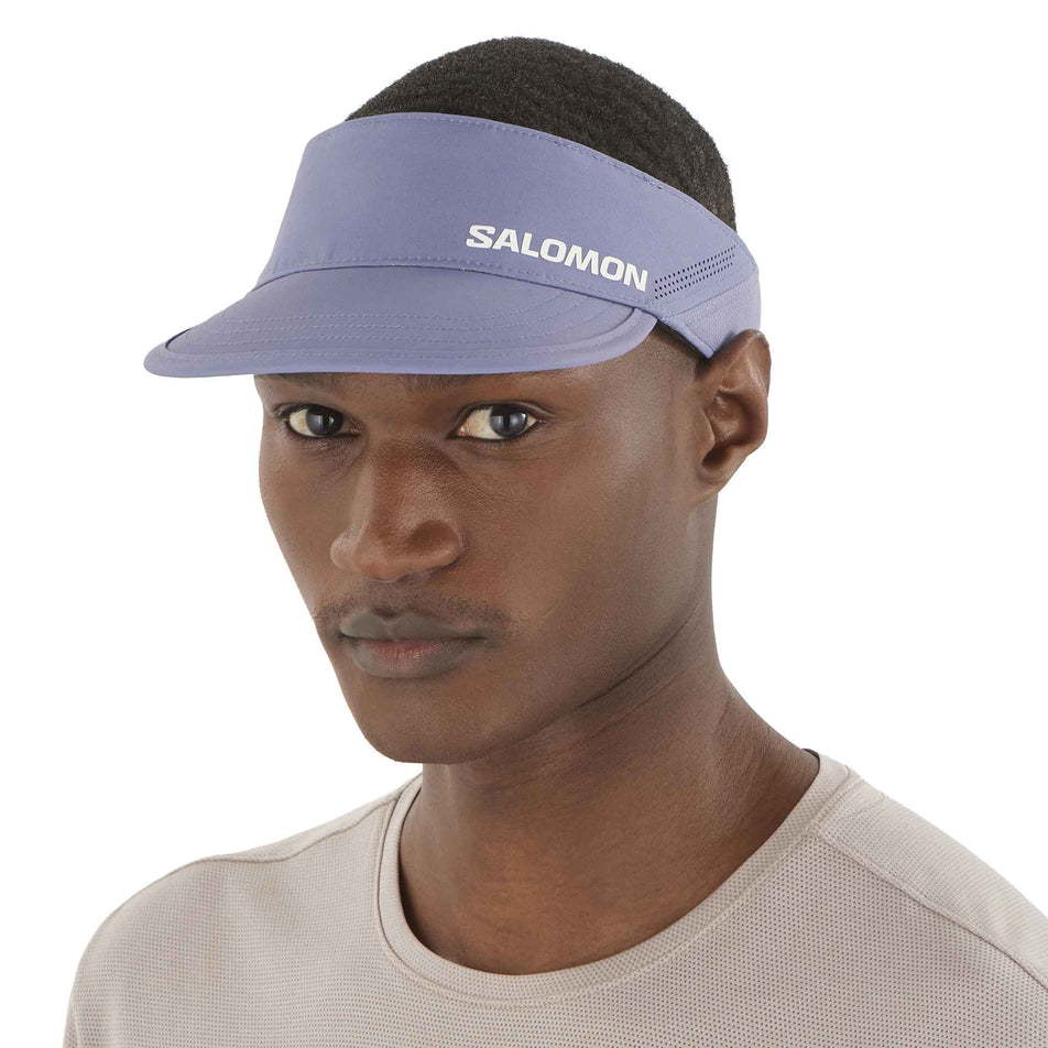 Front view of a model wearing the Salomon Unisex SHKout Visor in the Blue Granite colourway. (8577932624034)