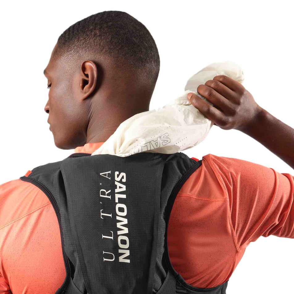 A model demonstrating the storage on the back of the Salomon Unisex S/LAB Ultra 10 Running Vest with flasks included in the Black colourway. (8575903563938)