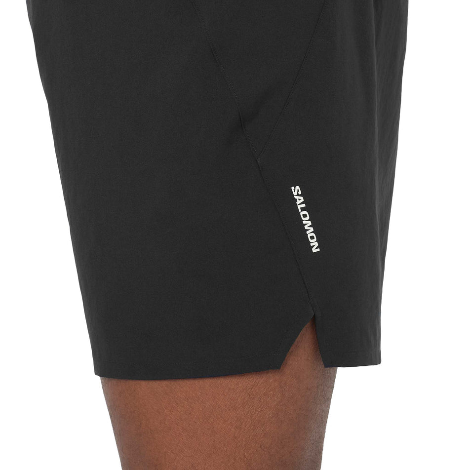 Side view of a model wearing the Salomon Men's SHAKEout Easy 5