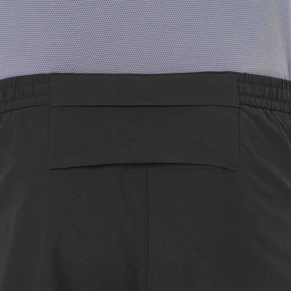 Close-up view of the pocket on back of the Salomon Men's SHAKEout Easy 5