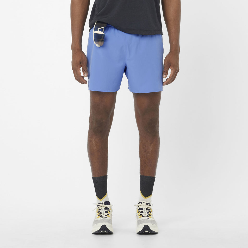 Front view of a model wearing the Salomon Men's SHKout Easy 5