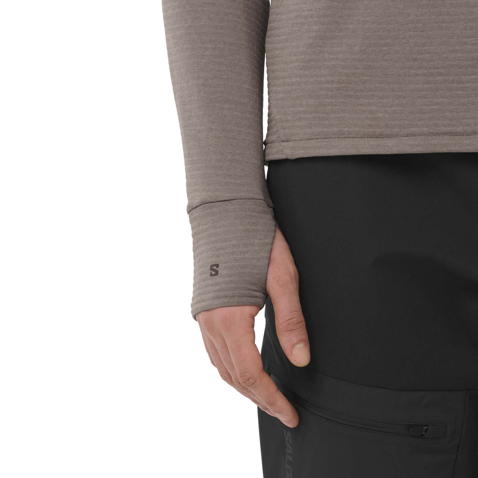 Close-up view of the thumb loop view on the sleeve of the Salomon Men's Essential Lightwarm Crewneck Pullover in the Iron colourway. (8736775143586)