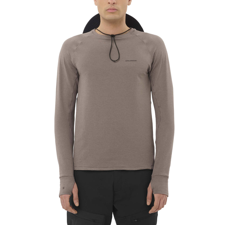 Front view of a model wearing the Salomon Men's Essential Lightwarm Crewneck Pullover in the Iron colourway. (8736775143586)