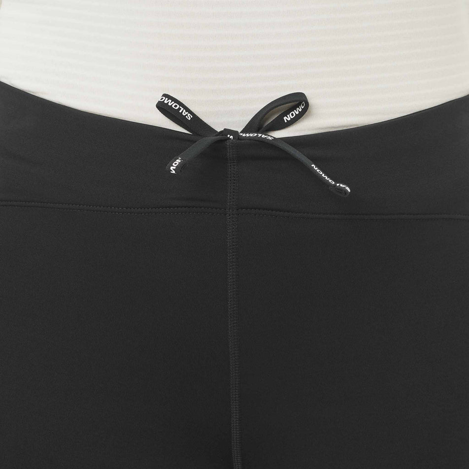 The drawcord on the front of the Salomon Women's SHAKEout Core Warm Tights in the Deep Black colourway. (8781930561698)