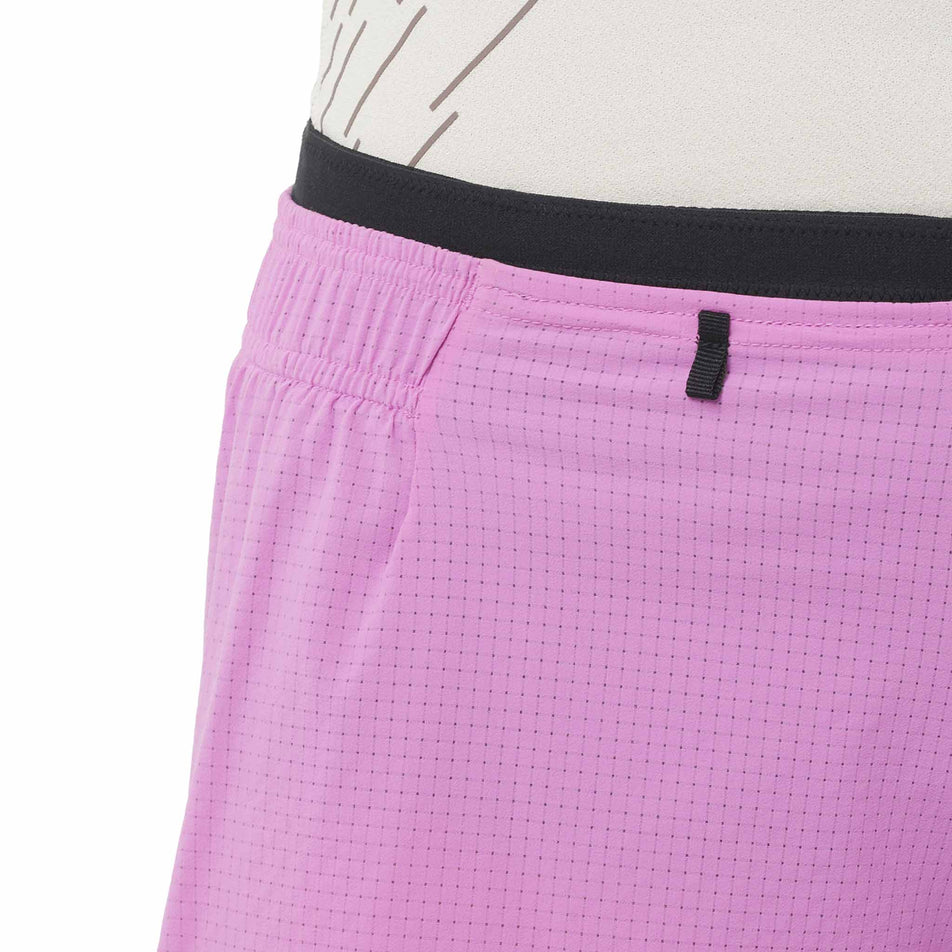 Close-up view of the waistband of the Salomon Women's Sense Aero 3