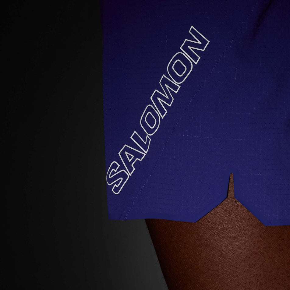 The reflective logo on the side of the Salomon Men's Sense Aero 5'' Shorts in the Liberty colourway. (8736794804386)