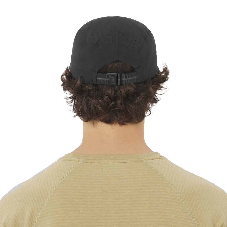 Back view of a model wearing the Salomon Unisex SHAKEout Cap in the Deep Black colourway. (8738175189154)