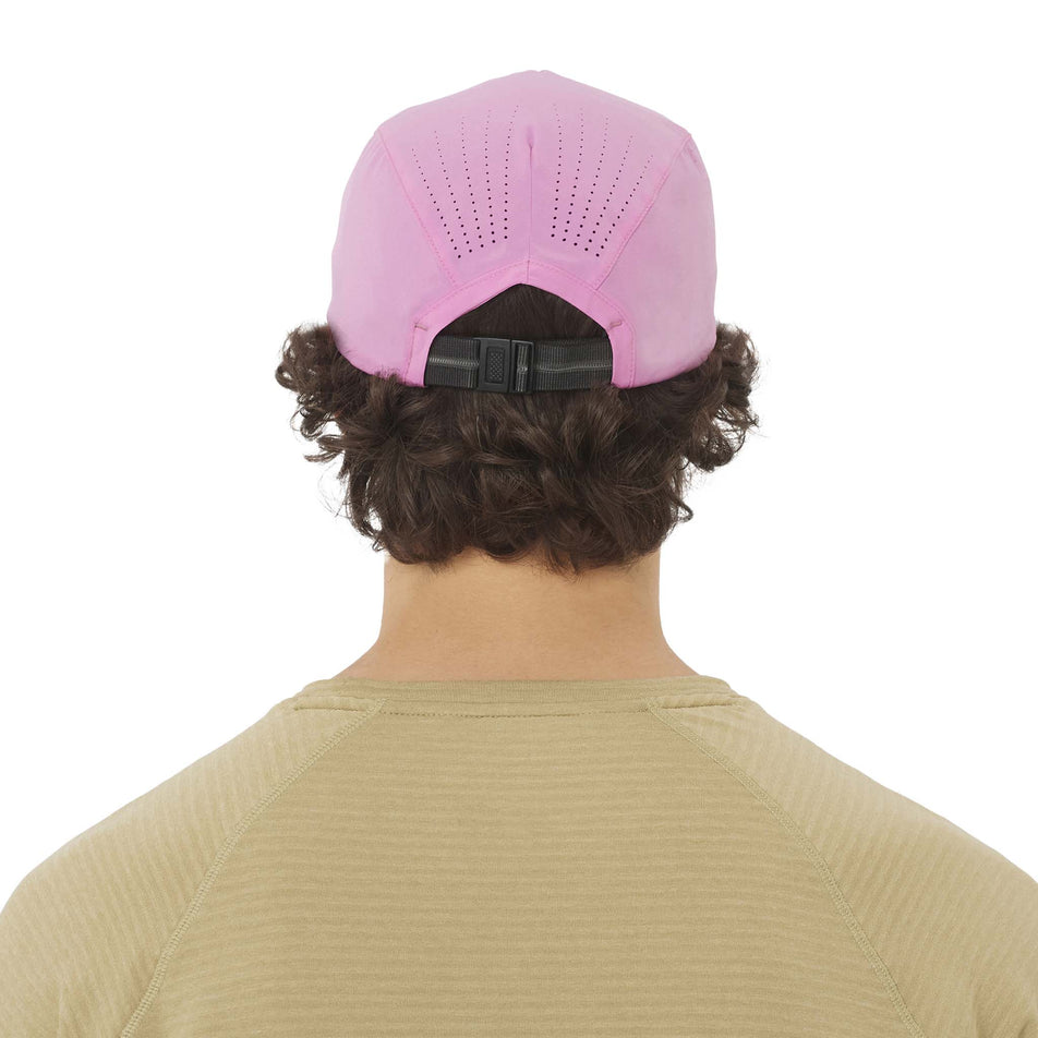 Back view of a model wearing the Salomon Unisex SHAKEout Cap in the Cyclamen colourway. (8738170667170)