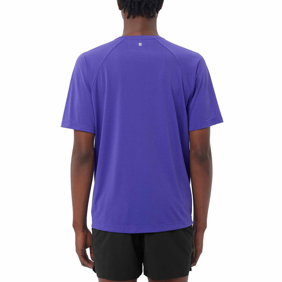 Back view of a model wearing the Salomon Men's SHAKEout CORE Short-Sleeve T-Shirt in the Liberty colourway. (8736839893154)