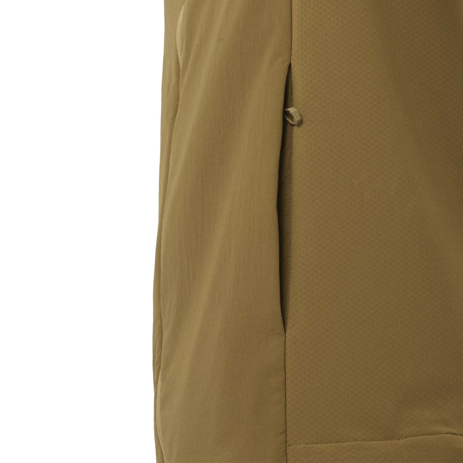 The zip pocket on the Salomon Men's Mountain Flex Hybrid Insulated Jacket in the Brilliant Olive colourway. (8781934002338)
