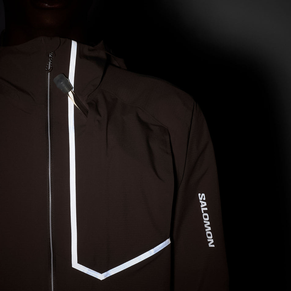 The reflective graphics on the front of the Salomon Men's Bonatti Trail Shell Jacket in the Iron colourway. (8736773374114)