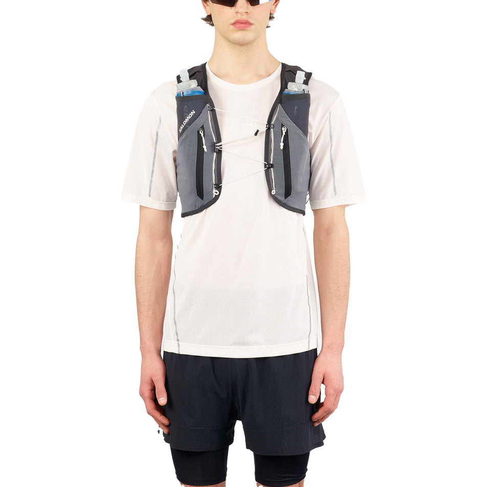 Front view of a model wearing the Salomon Unisex ADV Skin 12 Gradient Running Vest with flasks included in the Phantom/Castlerock/Icicle colourway. (8737327317154)