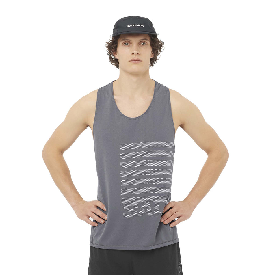 Front view of a model wearing the Salomon Men's Sense Aero Graphic Tank in the Castlerock/White colourway. (8577963032738)