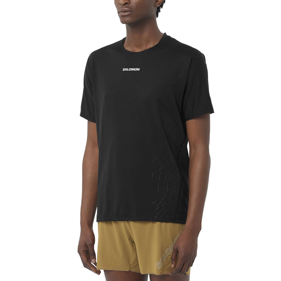 Front view of a model wearing the Salomon Men's Sense Aero Graphic Short Sleeve T-Shirt in the Deep Black/Black Beauty colourway. (8736789692578)