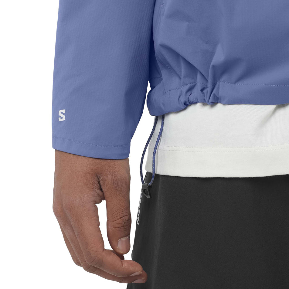 The adjustable toggle on the Salomon Men's Bonatti Waterproof Shell Jacket in the Marlin colourway.