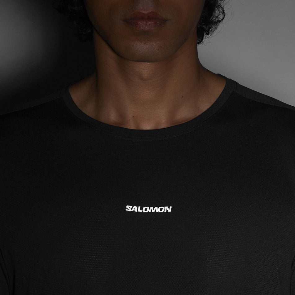 Front view of a model wearing the Salomon Men's SHKout Core LS Tee GFX in the Deep Black colourway.