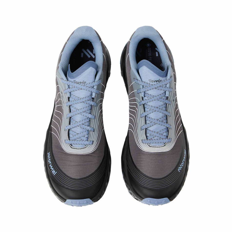 The uppers of a pair of NNormal Unisex Tomir 2.0 GTX Running Shoes in the Blue/Grey colourway.
