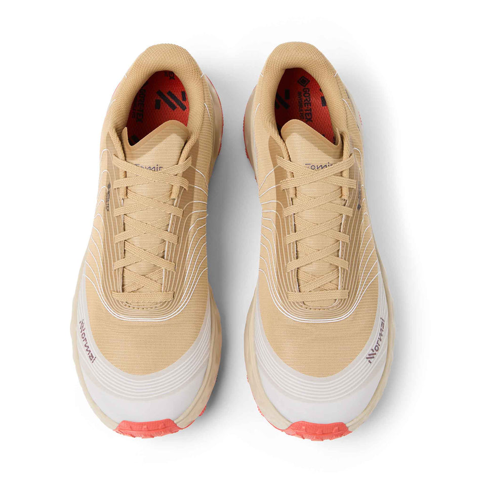 The uppers of a pair of NNormal Unisex Tomir 2.0 GTX Running Shoes in the Beige/White colourway.