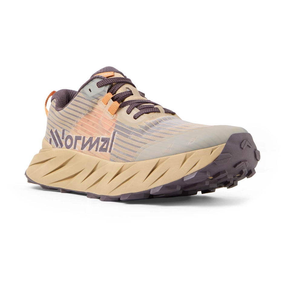 Lateral view of the right shoe from a pair of NNormal Cadí Running Shoes in the Beige colourway.
