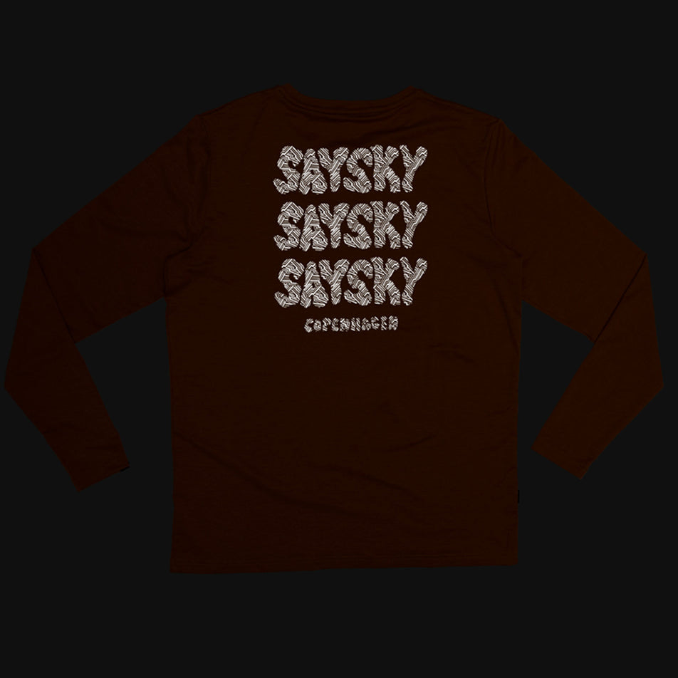 The reflective SAYSKY graphic on the back of the SAYSKY Men's Reflective Logo Pace Long Sleeve in the Orange colourway. (8788197605538)
