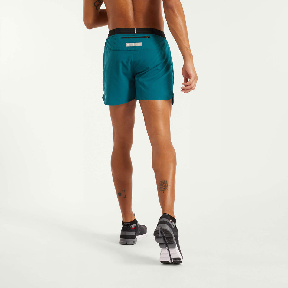 Back view of a model wearing the Pressio Men's Elite 4.5