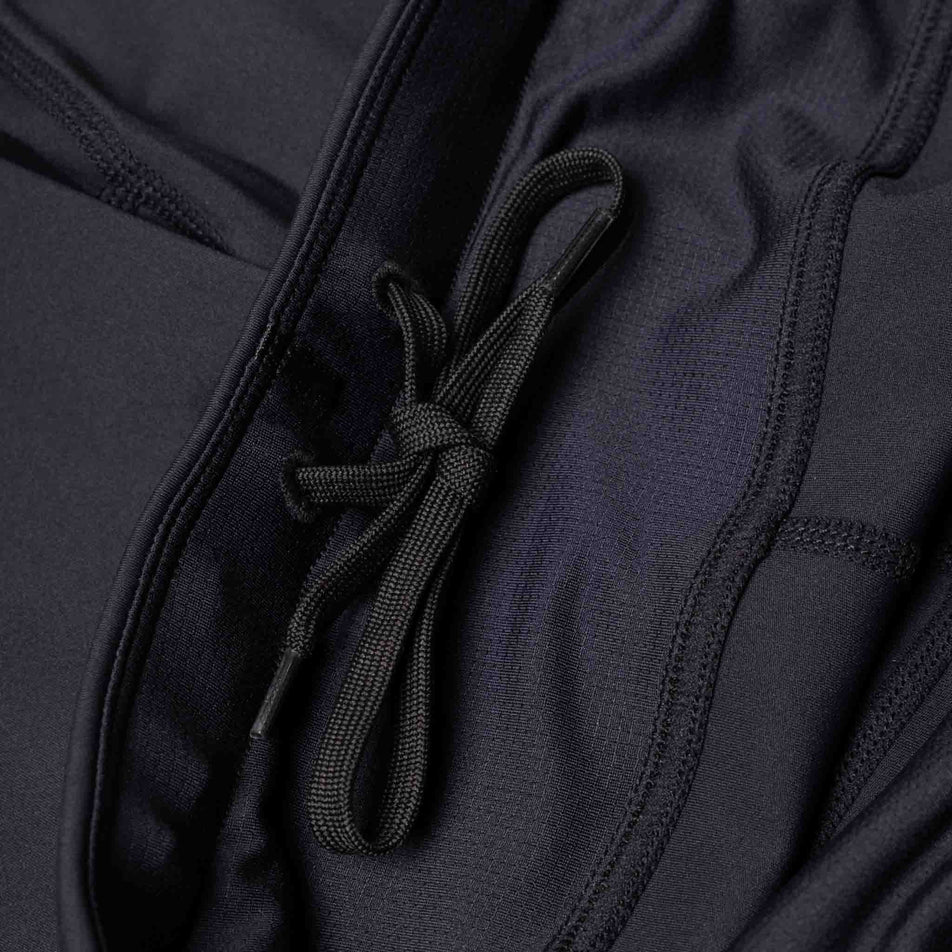 The drawcord on the Ronhill Women's Tech Capri in the All Black colourway. (8583300677794)