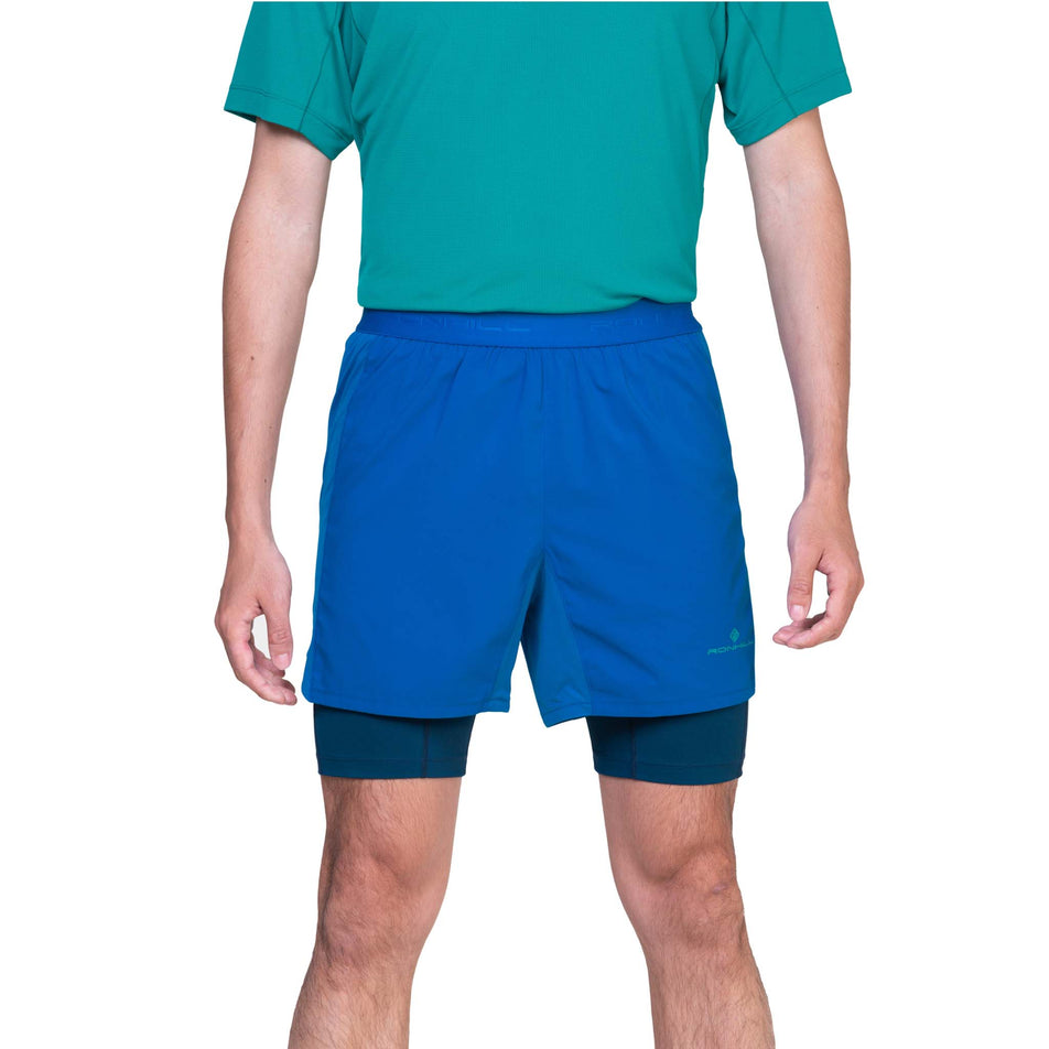 Front view of a model wearing the Ronhill Men's Tech 5