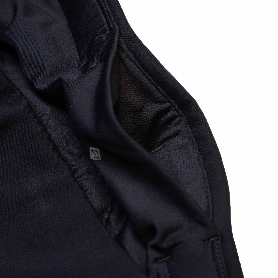 The pouch pocket on the Ronhill Women's Core Tight in the All Black colourway. (8587048386722)