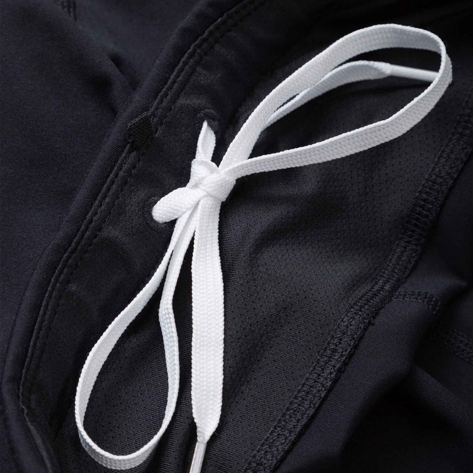 The drawcord on the Ronhill Women's Core Capri in the All Black colourway. (8583550238882)