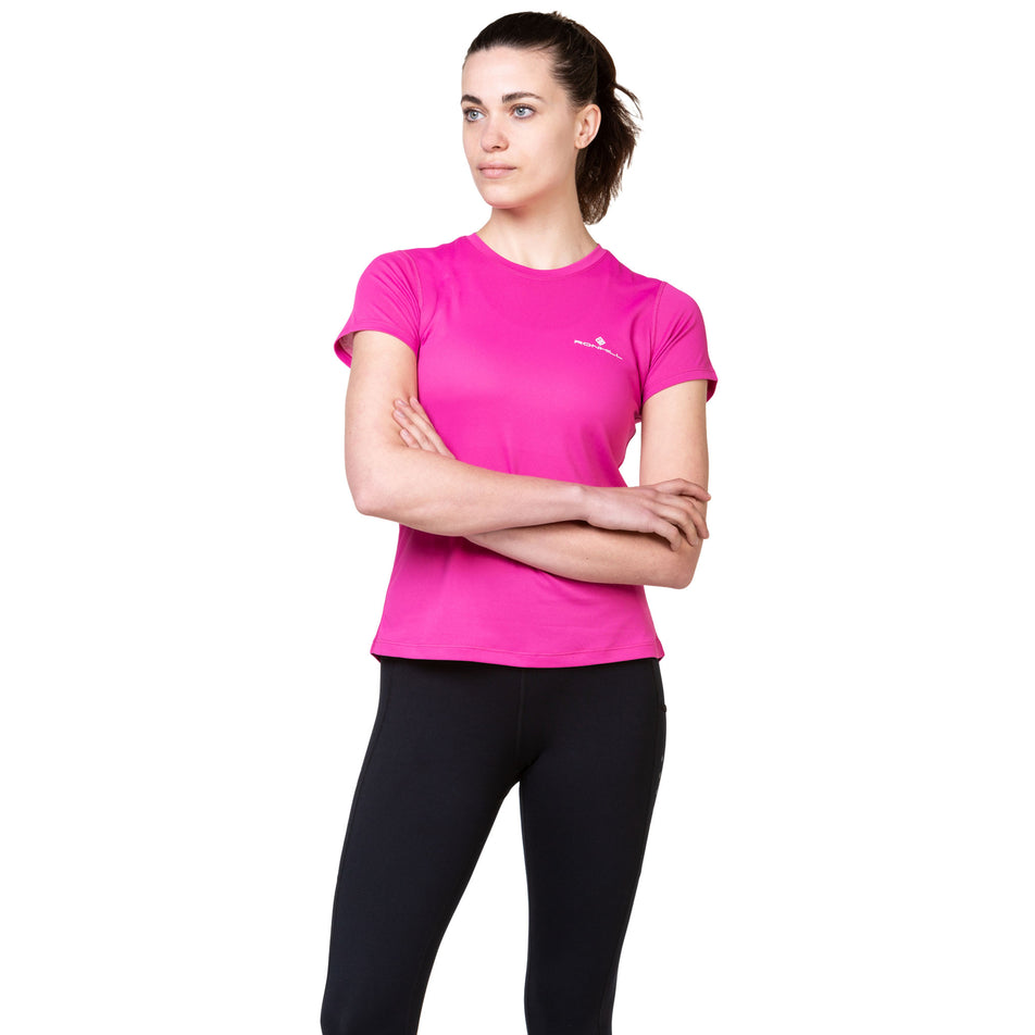 Front view of a model wearing the Ronhill Women's Core S/S Tee in the Razzmatazz/Bright White colourway. (8563598033058)
