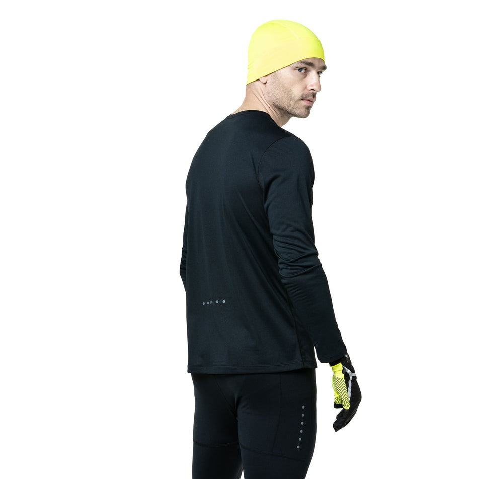 Back view of a model wearing the Ronhill Men's Core L/S Tee in the Black/Bright White colourway. (8748682608802)