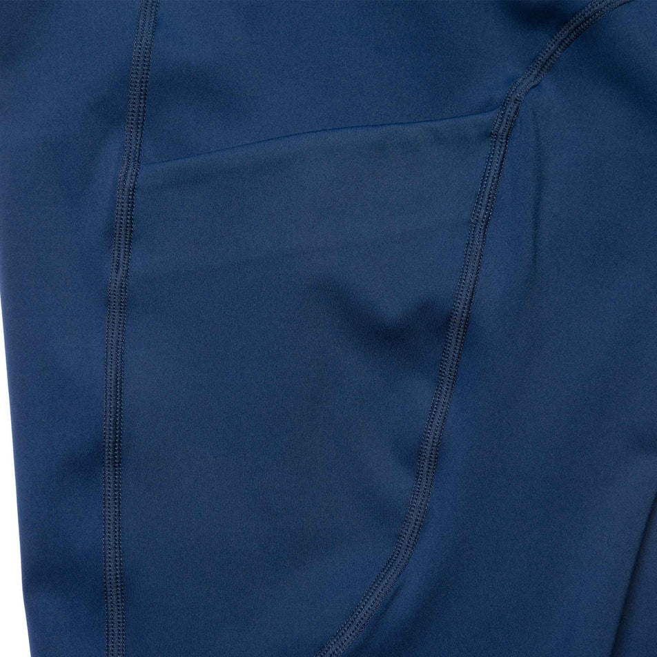Close-up of a side stretch pocket pocket on the Ronhill Women's Tech Tight in the Dark Navy colourway. (8469366079650)