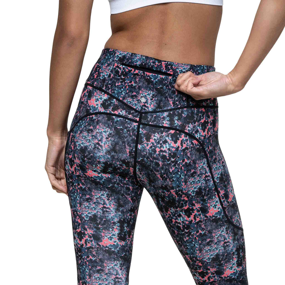 The zip pocket on the back of the Ronhill Women's Tech Tight in the Coralescent colourway. (8747577770146)